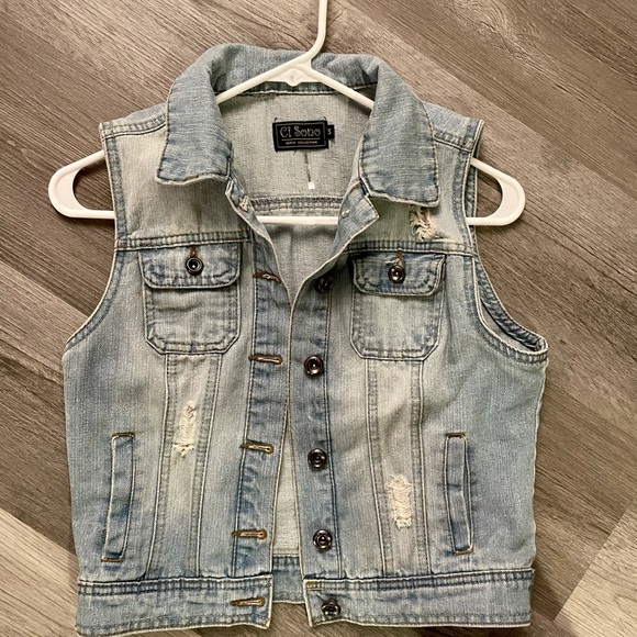 NWOT Woman’s Sleeveless Denim Vest - Picture 1 of 5